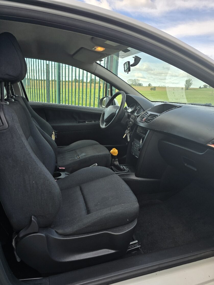 Peugeot 207 2 place– 1.4 HDI - 2008 - Vente marchand en l'état – Image 4