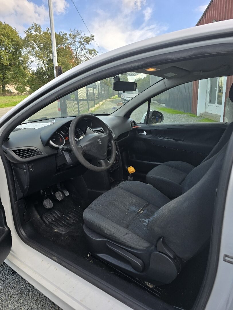 Peugeot 207 2 place– 1.4 HDI - 2008 - Vente marchand en l'état – Image 5