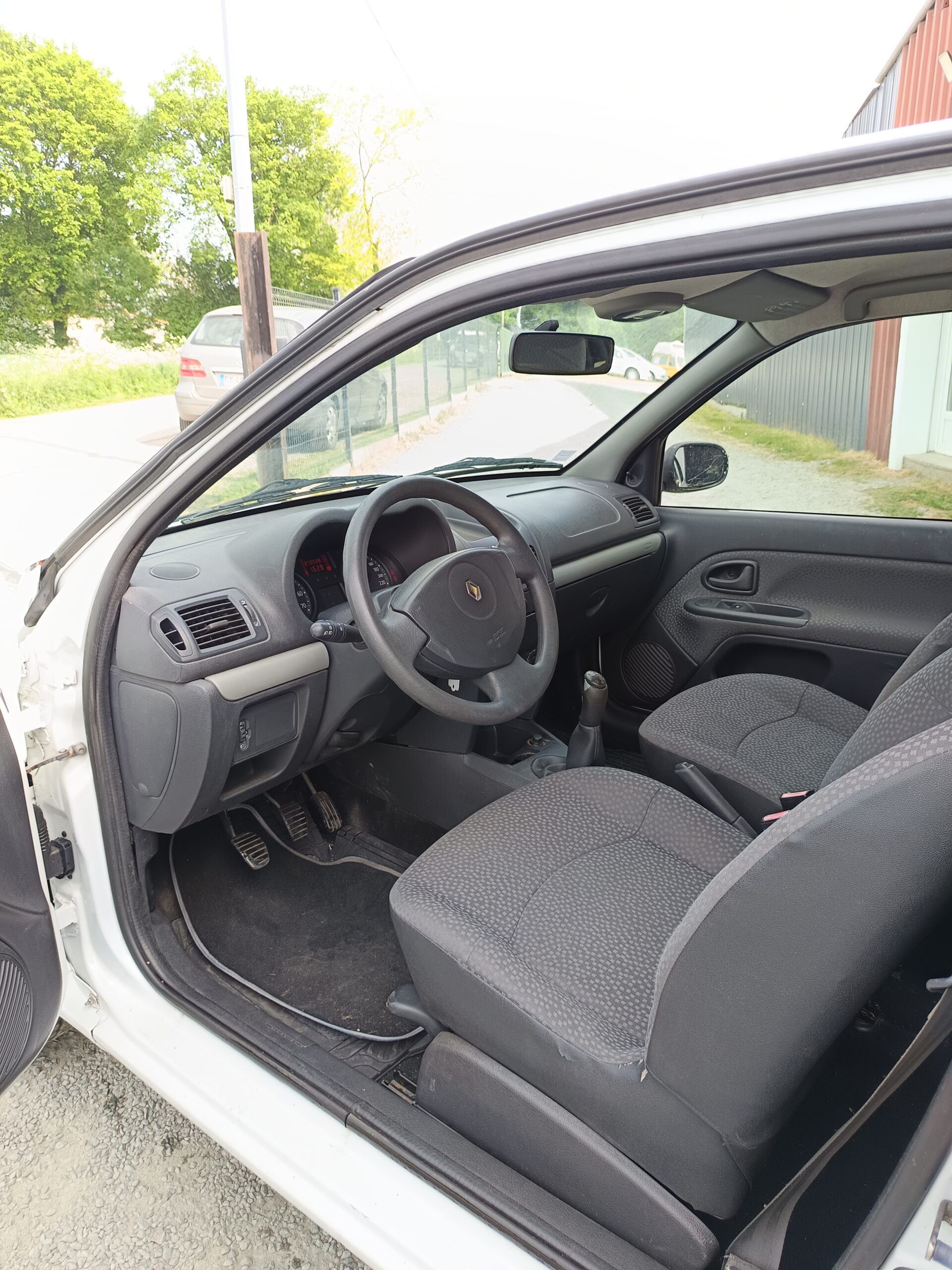 Renault clio - 1.5DCI - 2008 – Image 2